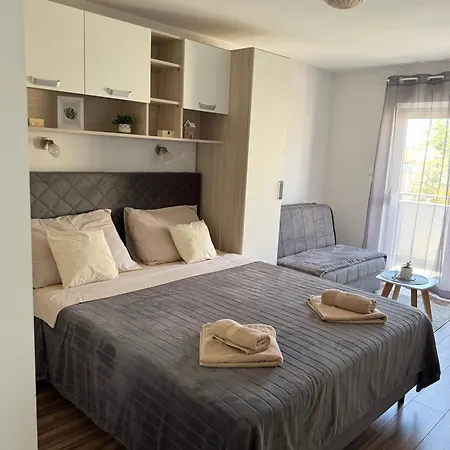 Markov Tinel Apartment Vir