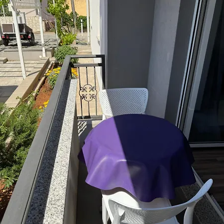 Markov Tinel Apartment Vir