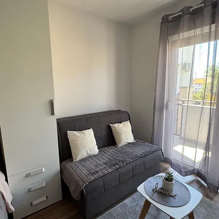 Apartment Markov Tinel