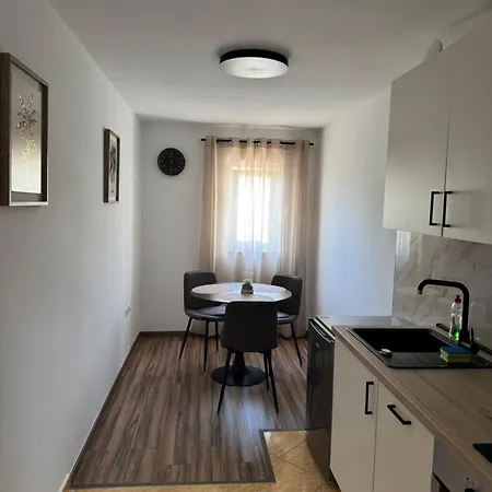 Markov Tinel Apartment Vir